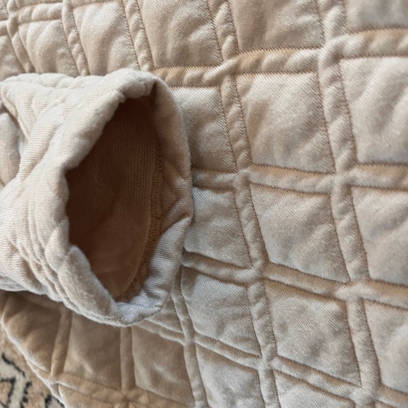 Tuckernuck Tnuck Sport cream sandy colored Quilted Funnel Pullover. - Picture 6 of 11